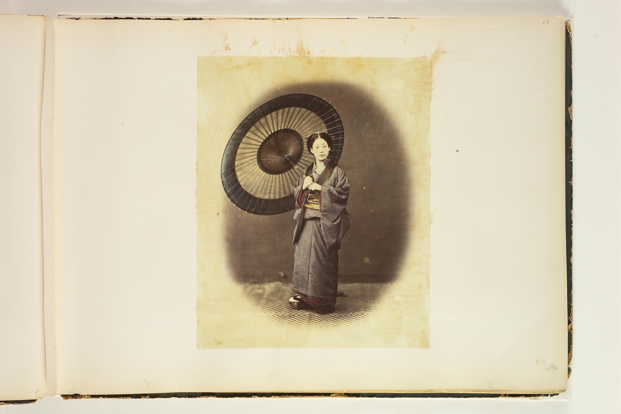 S.3628(04); 'Views of Japan': Album nr. 3 uit een serie van drie van de Nederlandse consul in Japan Dirk de Graeff van Polsbroek; fotoalbum