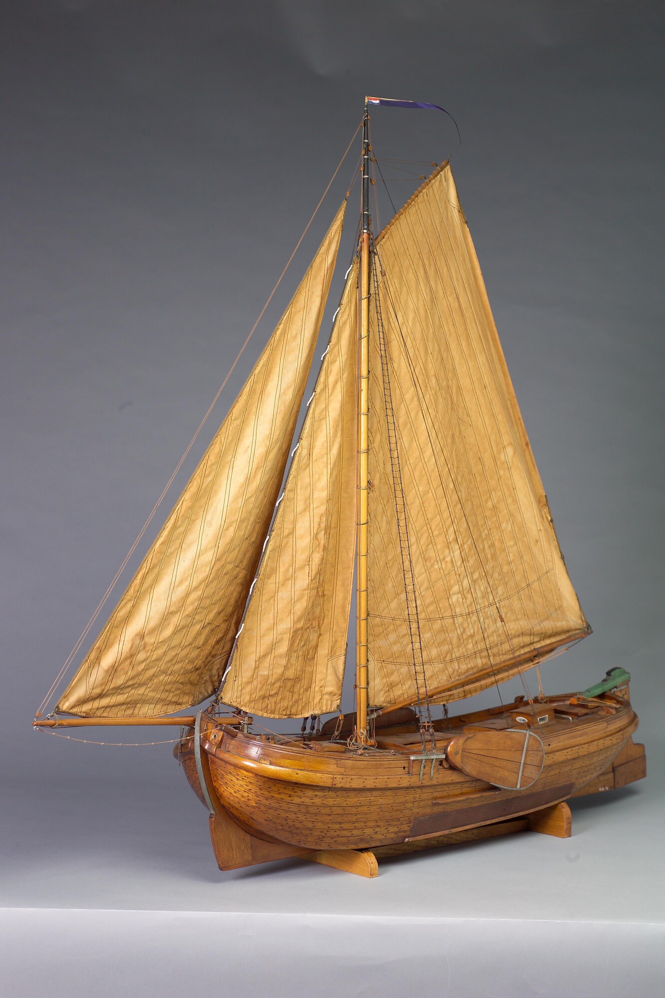A.0111(01); Model van de Friese palingaak Vrouw Dieuwke; scheepsmodel