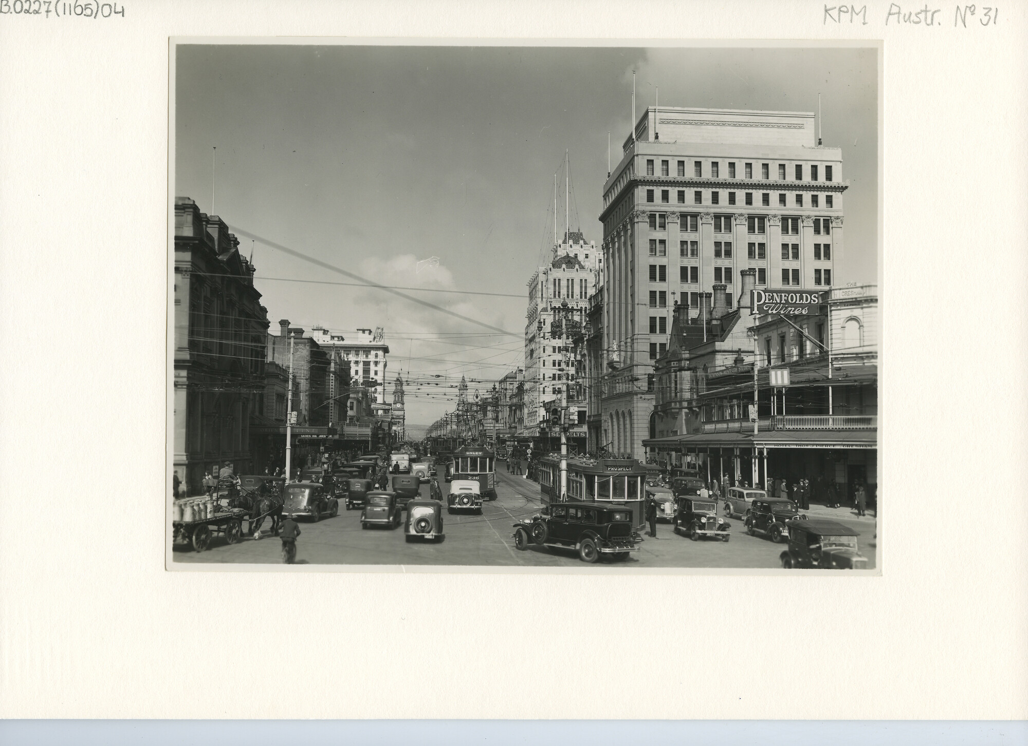 B.0227(1165)04; Foto van een straatgezicht te Adelaide (Australië); foto