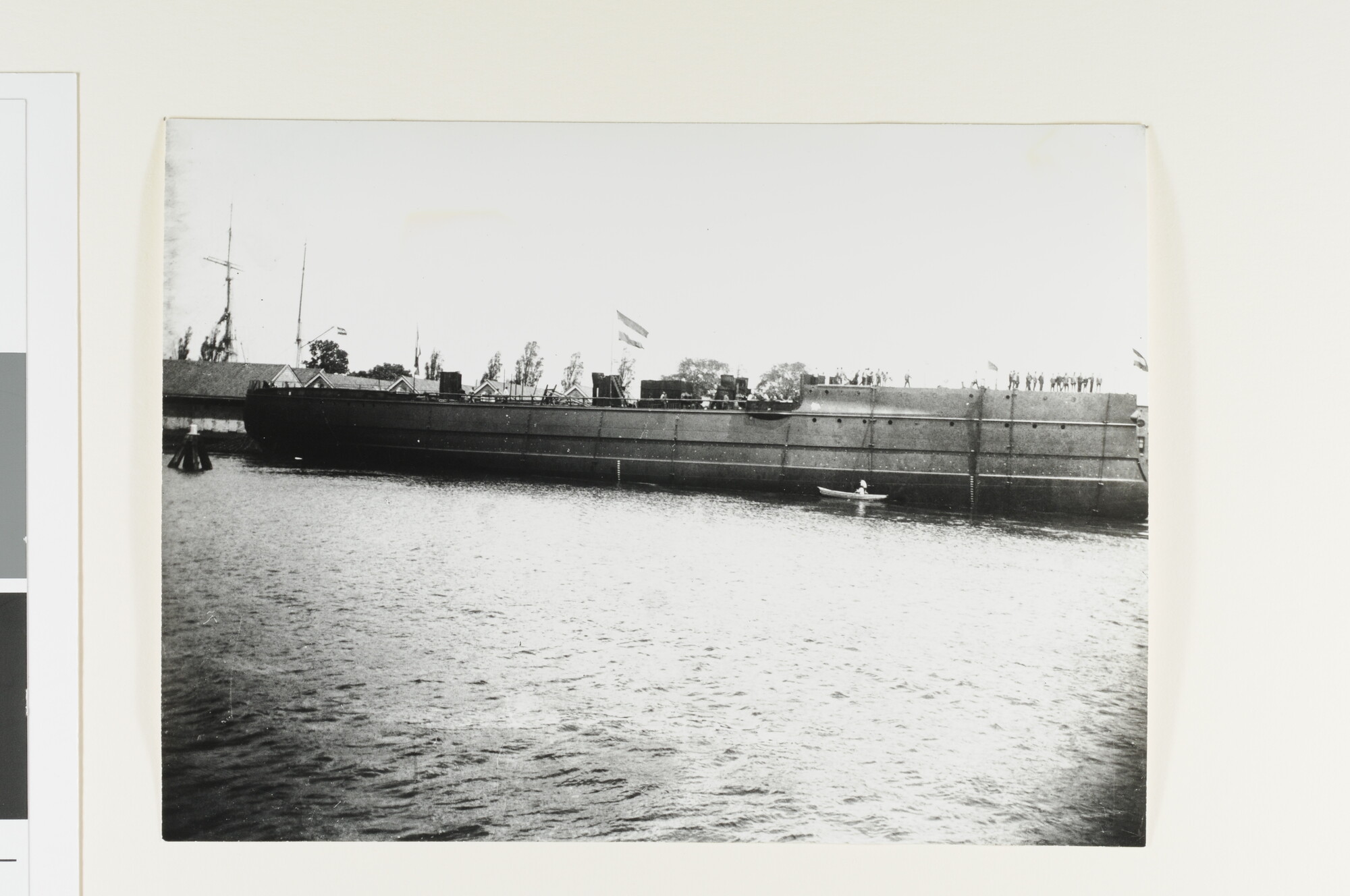 A.4634(01); Foto's van de tewaterlating van een pantserschip van het type 'Hertog Hendrik'; fotoreportage