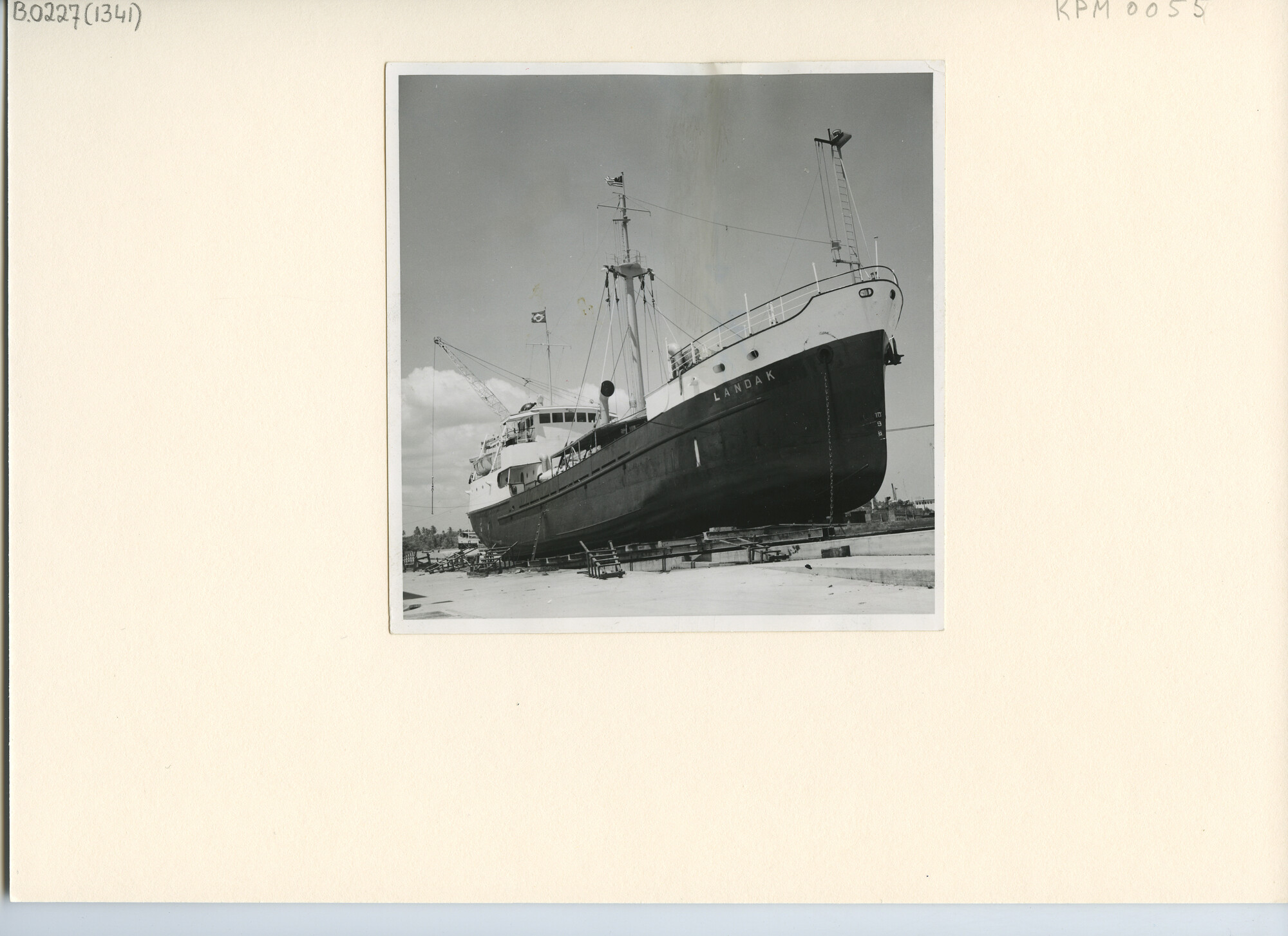 B.0227(1341); Foto van ms. Landak (ex- Merauke) van de KPM; foto