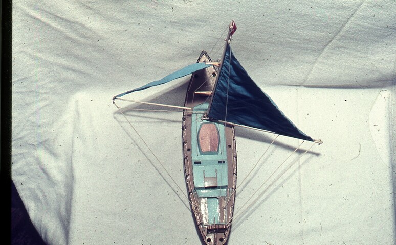 2009.0308; Dia van het scheepsmodel Takebora; diapositief