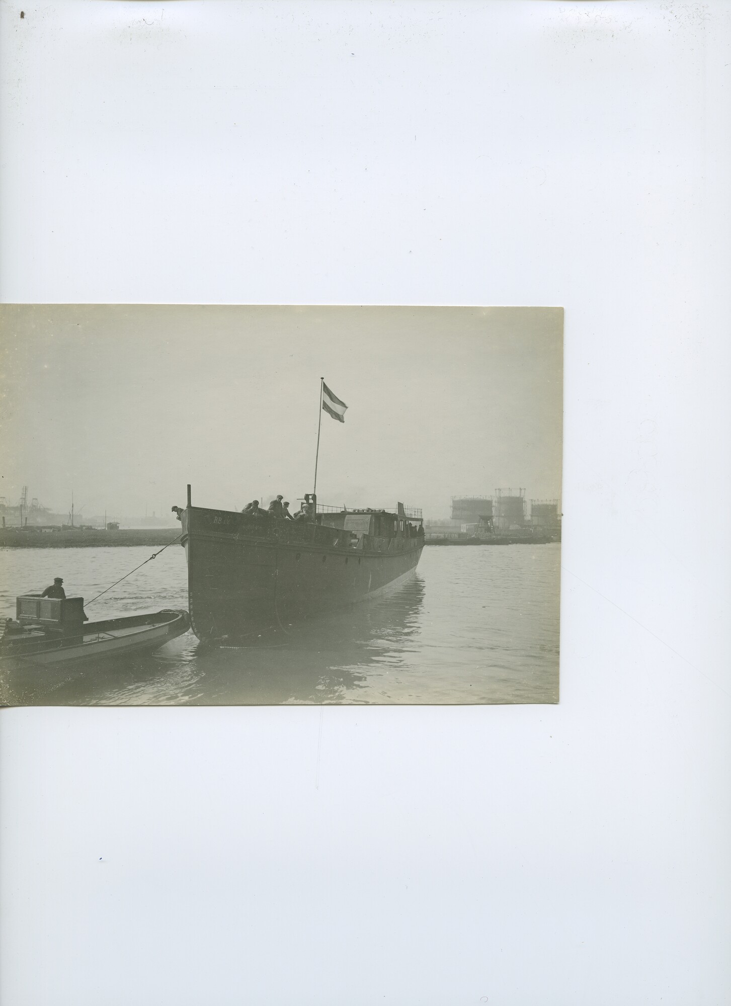 S.6386(114)0112; Foto van ss. Zuiderzee na de tewaterlating; foto