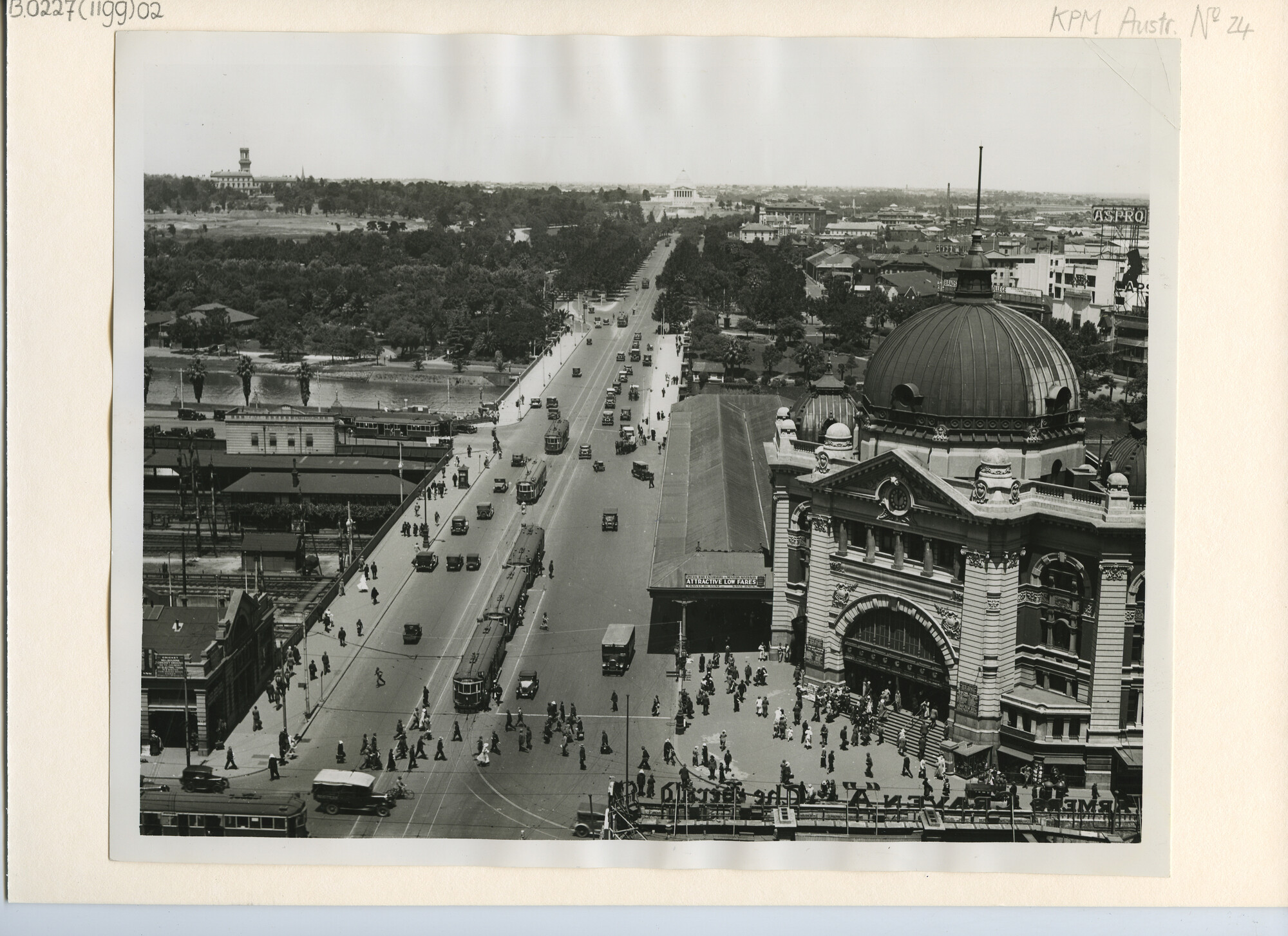 B.0227(1199)02; Foto van een straatgezicht te Melbourne (Australië); foto