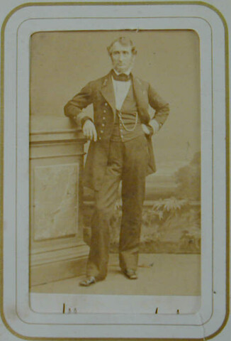 S.0576(01)065; Portretfoto van kapitein-ter-zee Maximiliaan Cazaux van Staphorst; foto