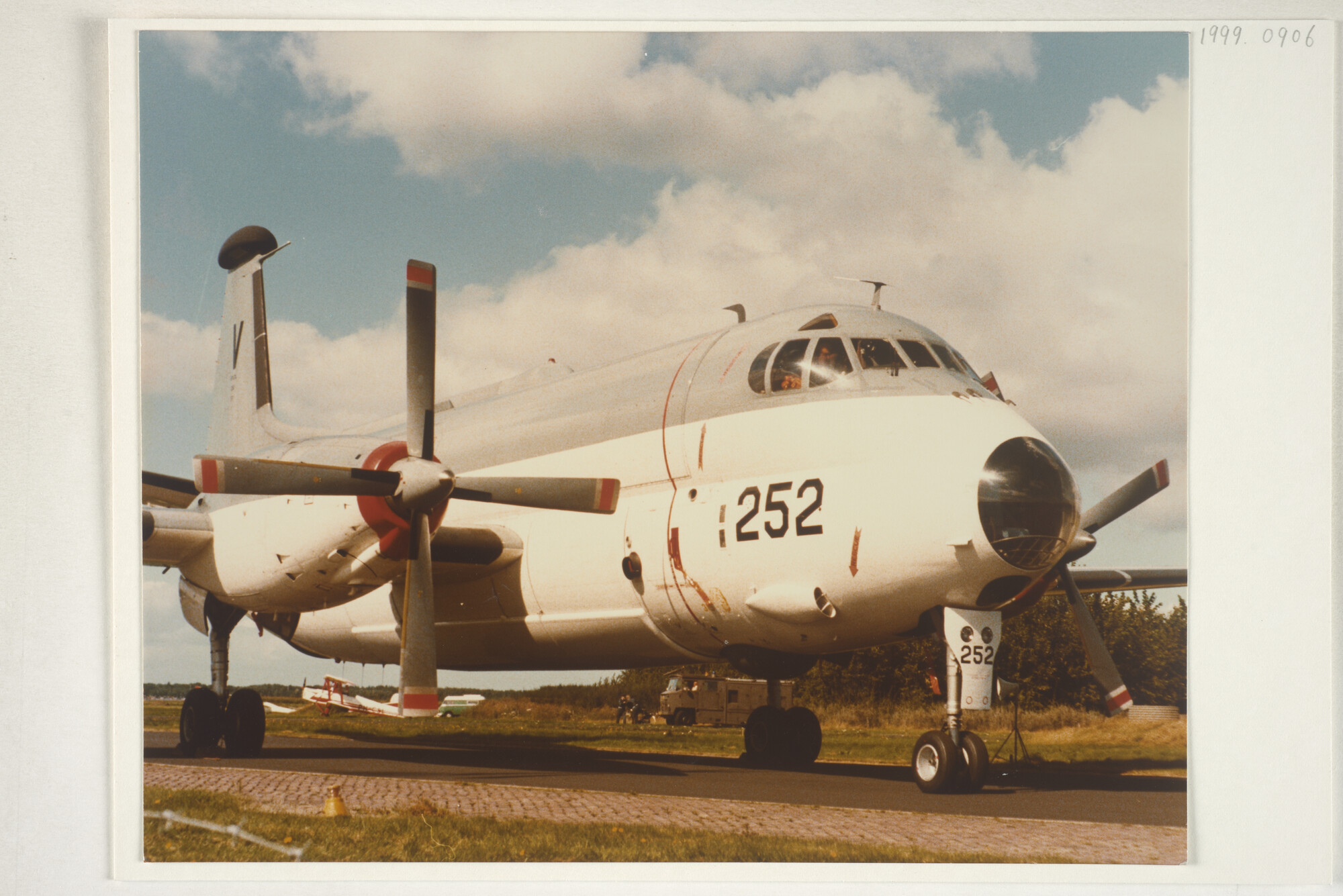 1999.0906; Een langeafstands-patrouillevliegtuig van het type Brequet Atlantic SP-13a [...]; foto