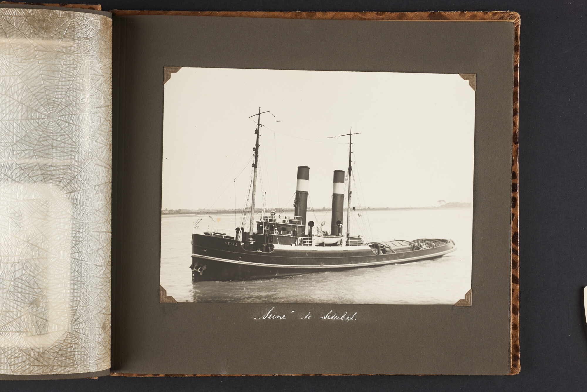 2016.0059; Fotoalbum van werkzaamheden van L. Smit & Co's Internationale Sleepdienst; fotoalbum