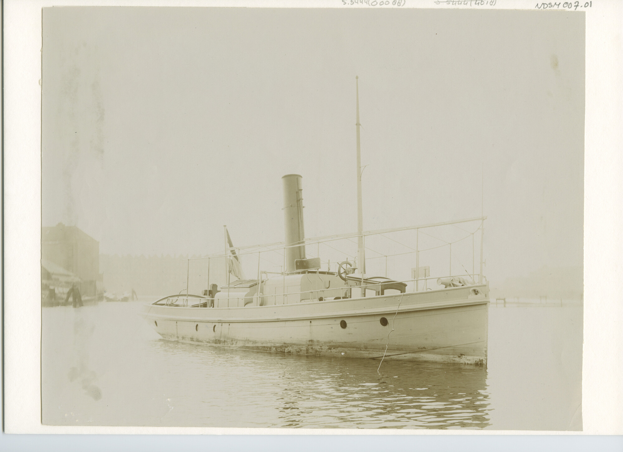 S.5444(0088); Foto van het Gewestelijk vaartuig Solorivier gebouwd door de NSM; foto