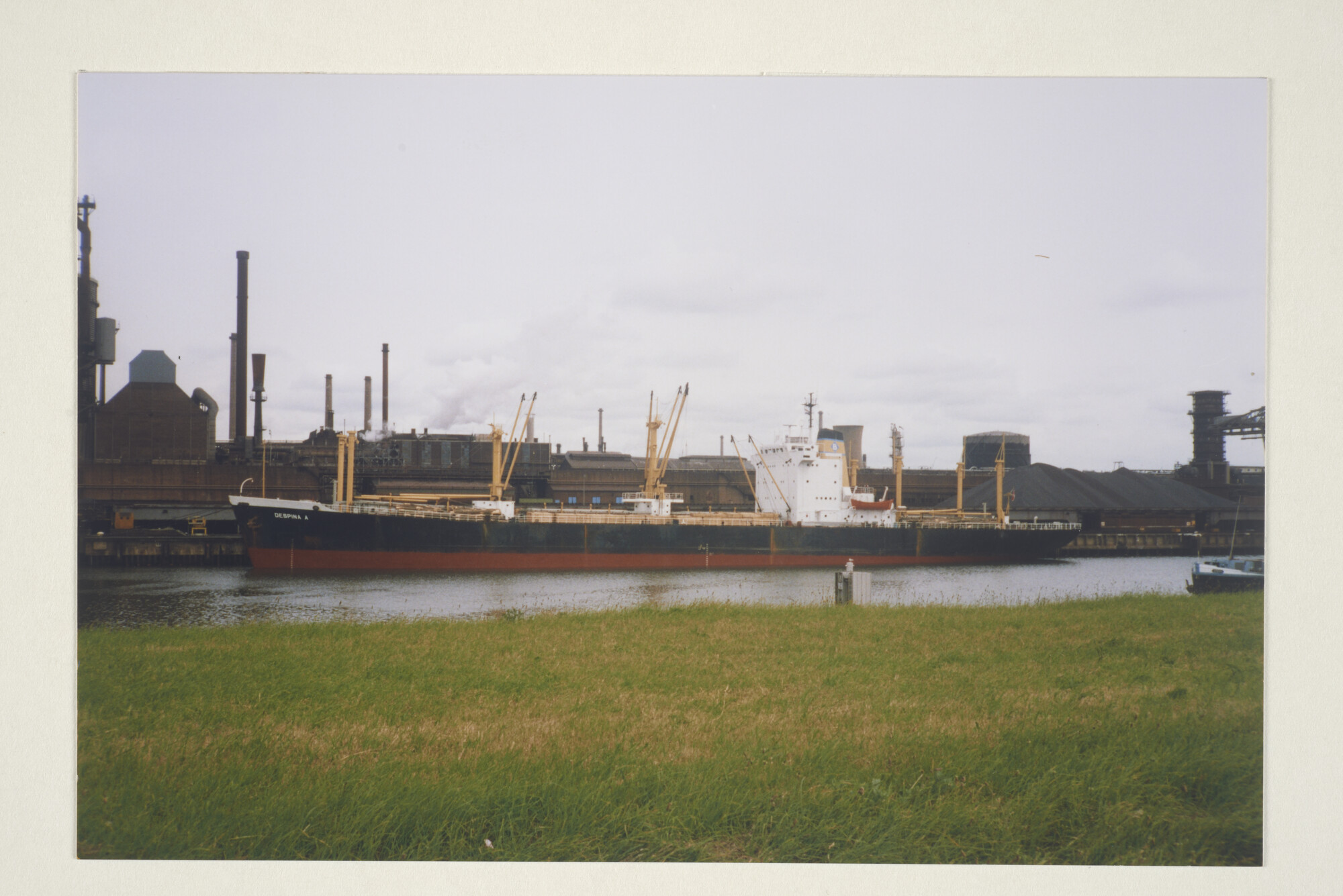 1997.4602; Kleurenfoto van het Griekse vrachtschip ms. Despina A (ex- Carolina) van Despina Maritime Co; foto