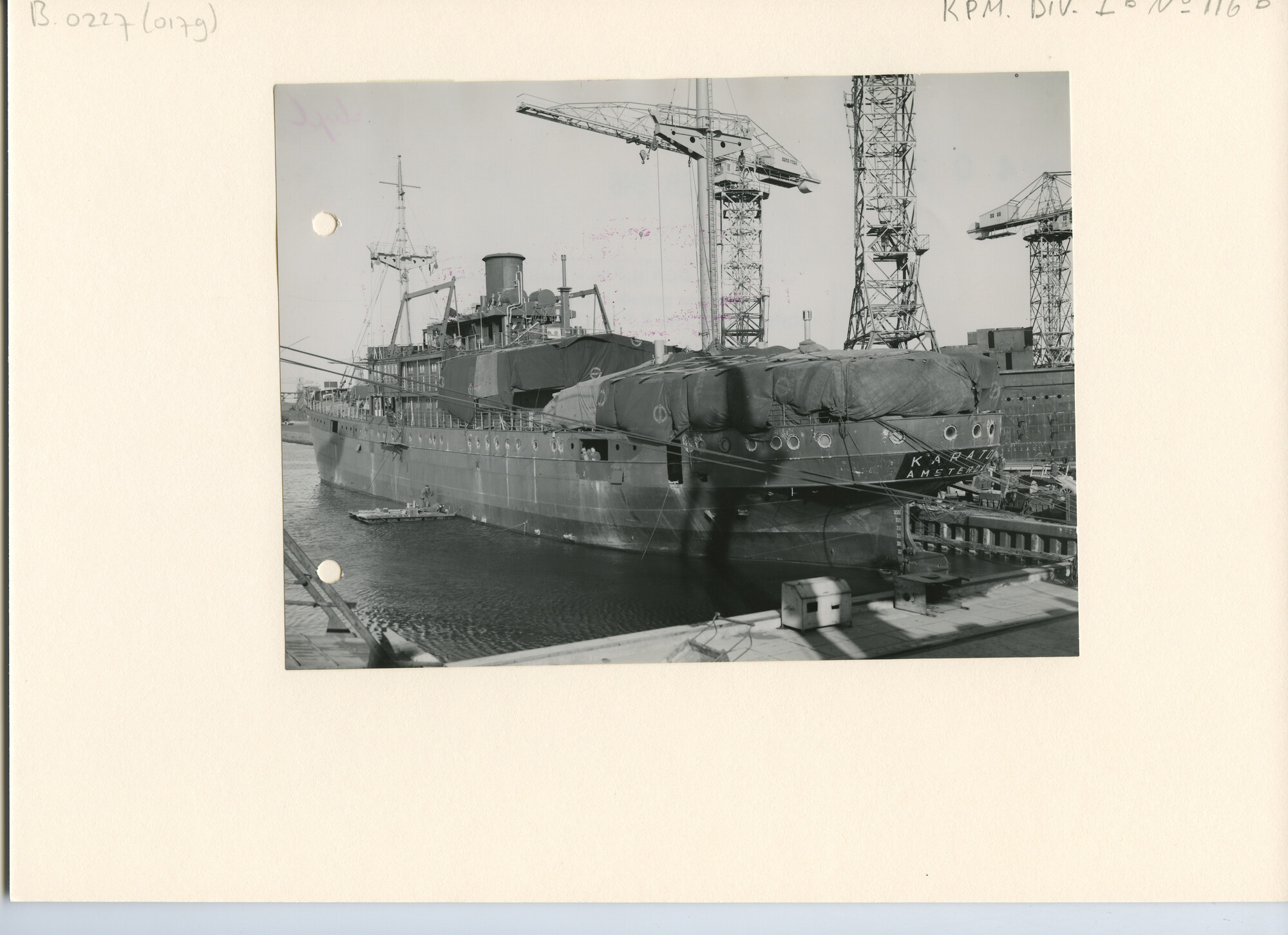B.0227(0179); Foto van ms. Karaton aan de afbouwkade bij de NDSM; foto