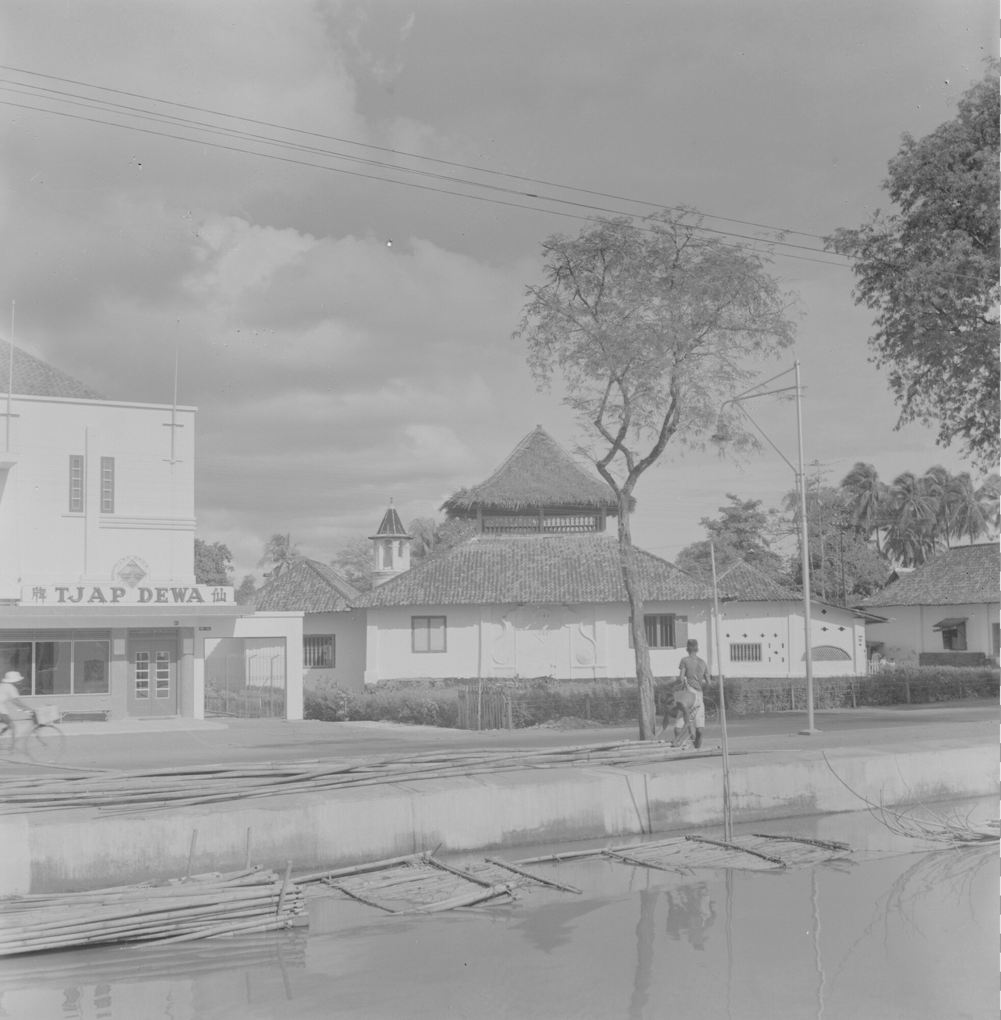 2015.3511; Negatief van een straatbeeld uit Molenvliet in Djakarta (Jakarta); negatief