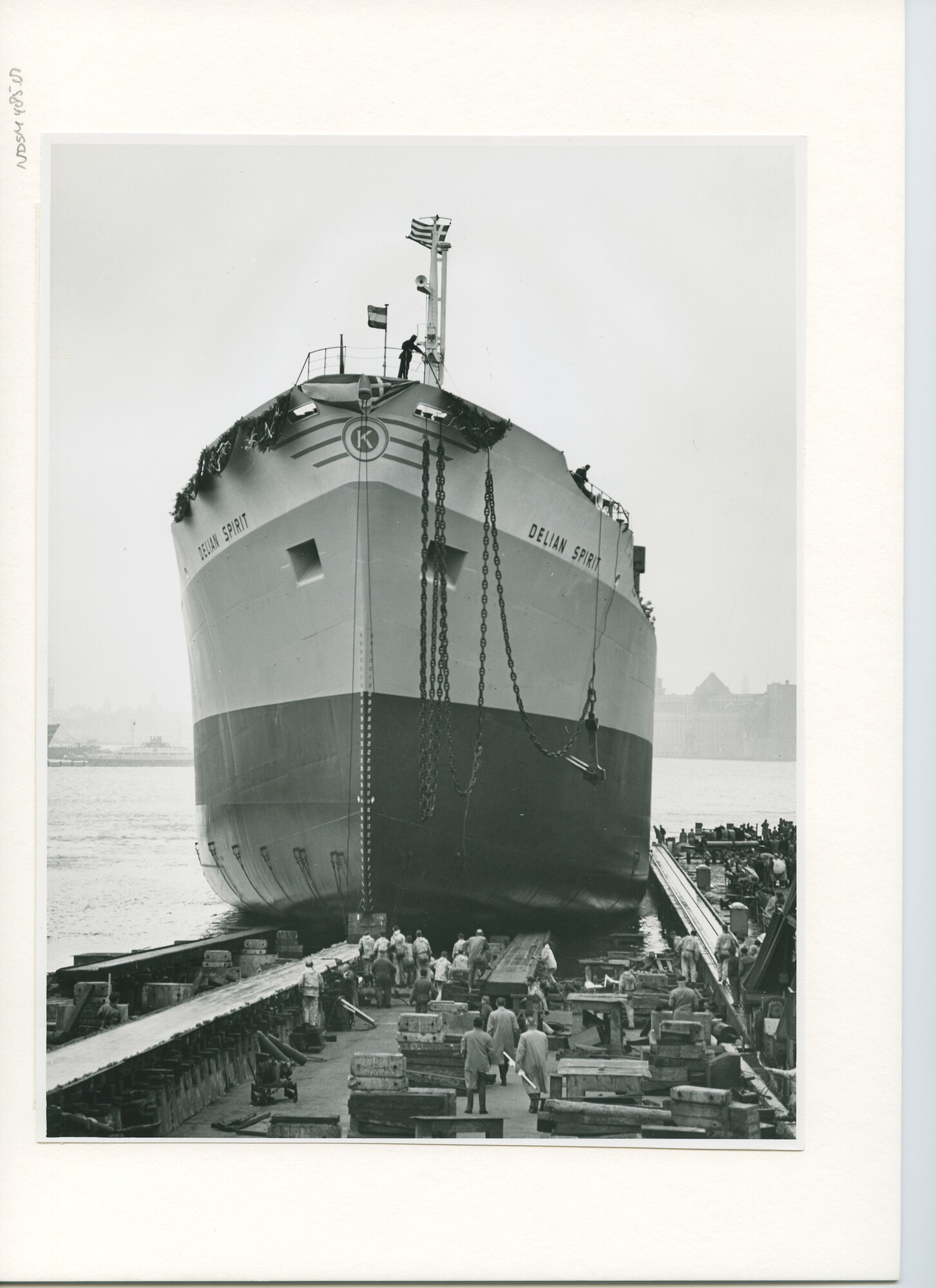 S.5444(2825)4; Foto van de tewaterlating van de tanker ms. Delian Spirit; foto