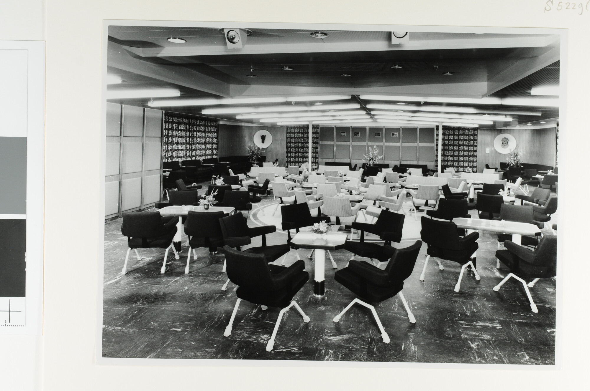 S.5229(01); Interieurfoto's genomen aan boord van ms. 'Willem Ruys' van de Koninklijke Rotterdamsche Lloyd [...]; fotoreportage