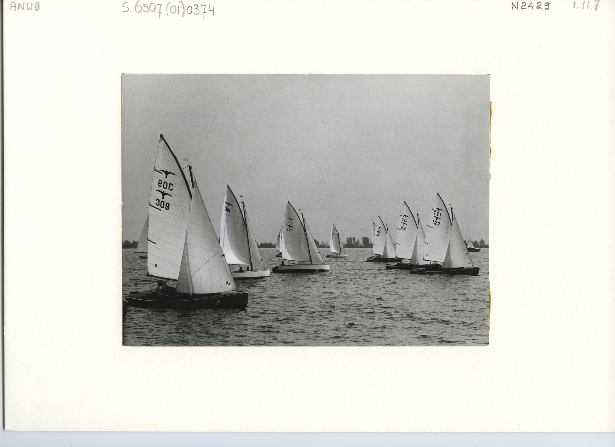 S.6507(01)0374; Nederlands Kampioenschap Valk 1960 op de Westeinderplassen; foto