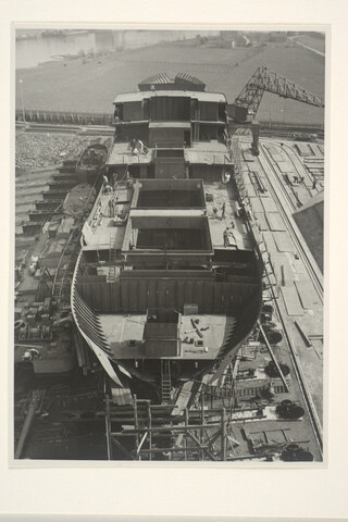 S.5219(12)0109; Foto's van de bouw van het Finse vrachtschip ss. 'Pamilo' voor Enso Gutzeit te Helsinki op de dwarshelling van de ASM; fotoreportage