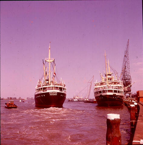 S.9100(0159); Het vrachtschip ms. 'Stentor van de KNSM; diapositief