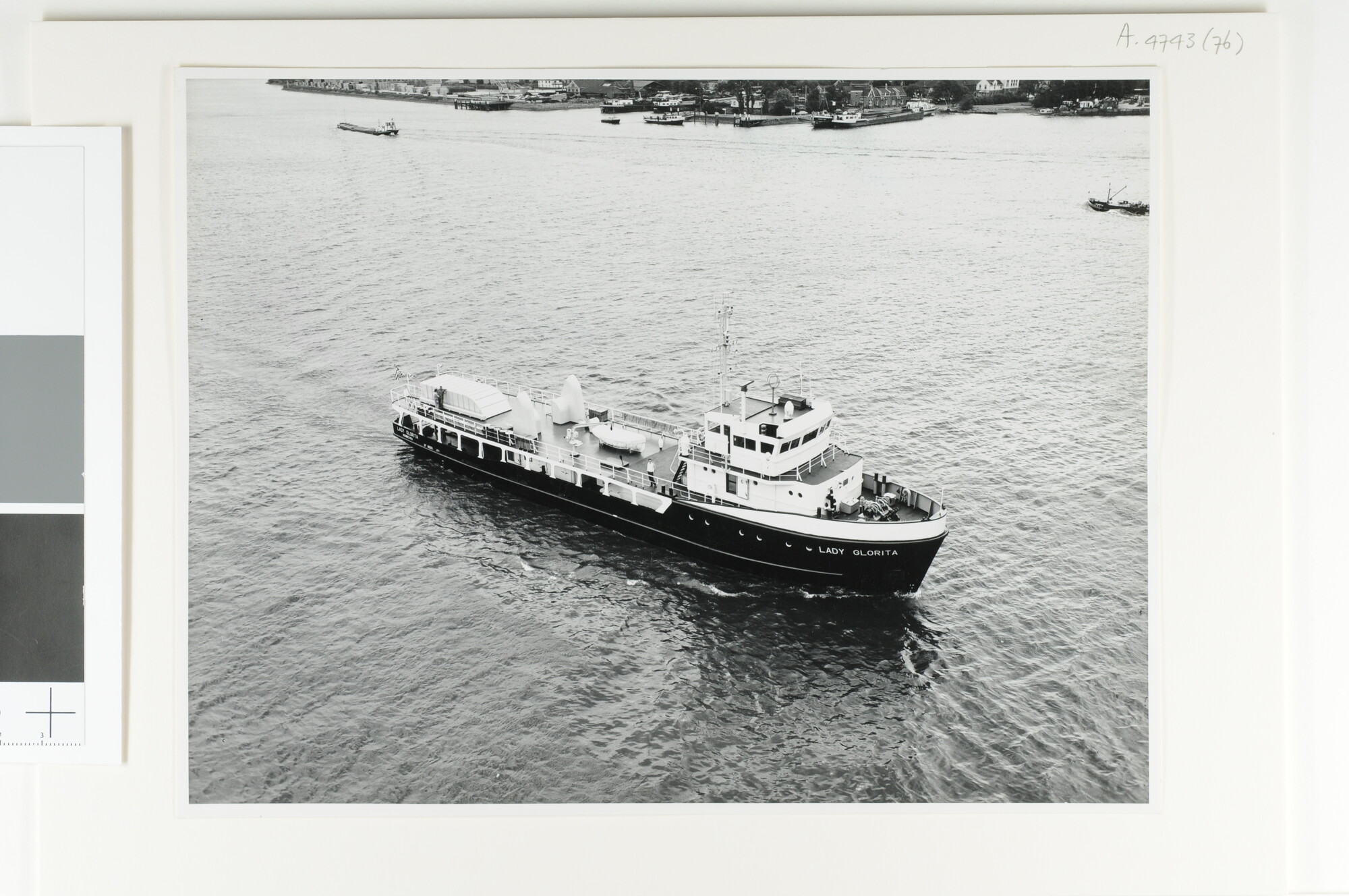 A.4743(76); Het onderzoeksvaartuig ms. 'Lady Glorita' van International Offshore Servicer (Liberia) in Monrovia, gebouwd in 1968 bij A. Vuyk & Zn; foto