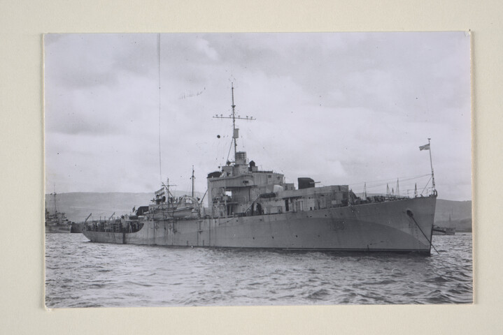 1994.6325; De onderzeebootjager Hr.Ms. Johan Maurits van Nassau (ex- HMS Ribble) [...]; foto