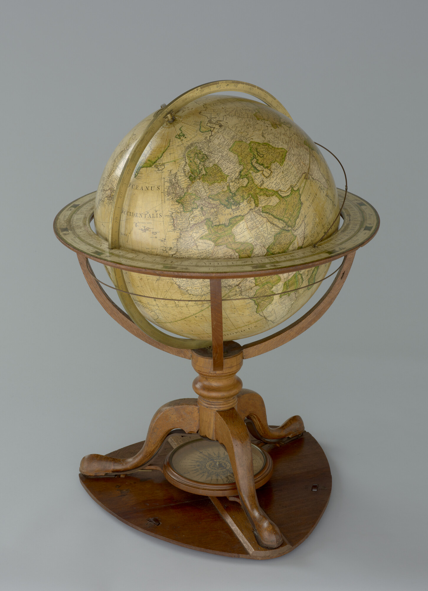 A.3372(01); Aardglobe van 46 cm. in doorsnede door George Adams, 1766; globe