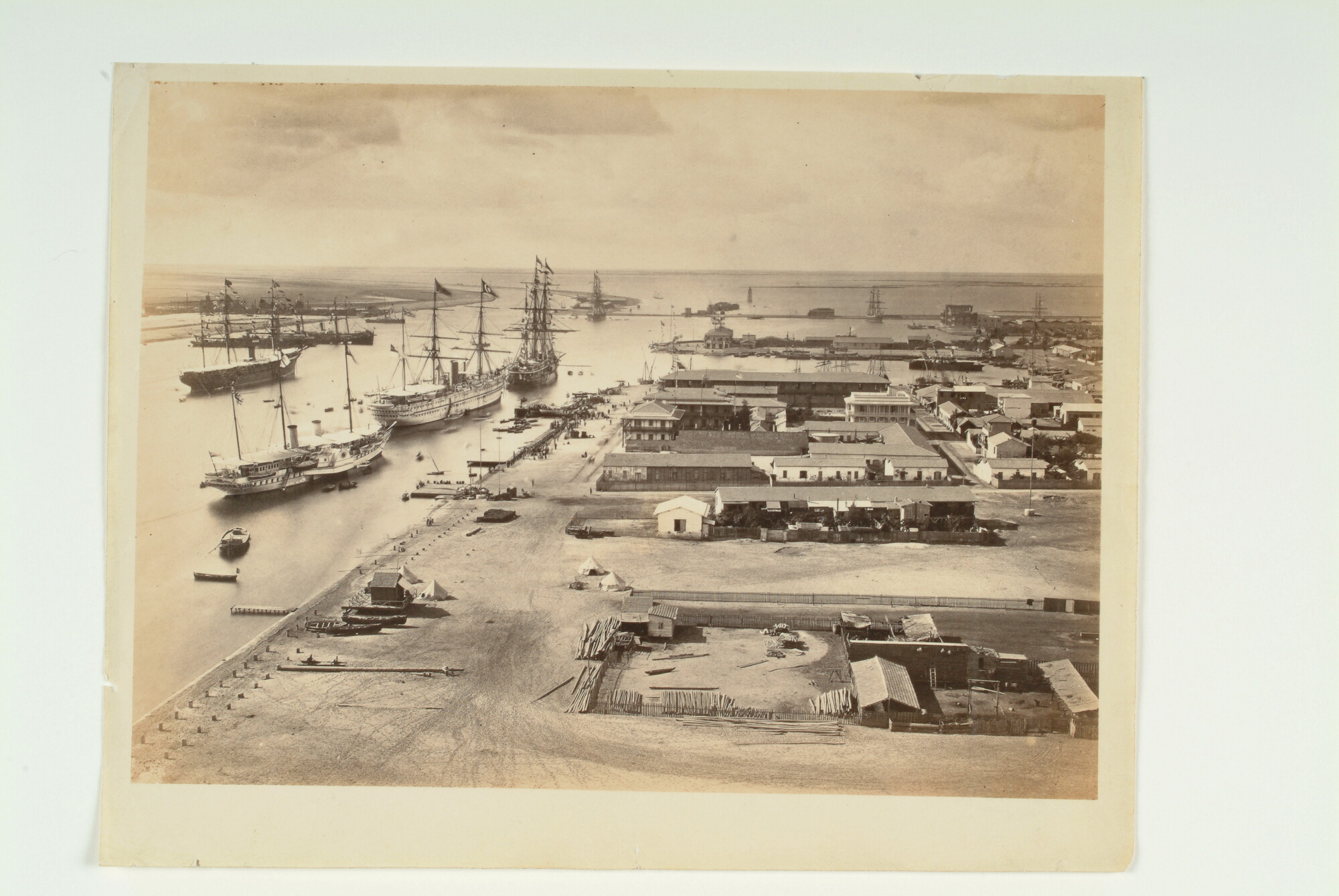 S.1416(01) [nr 0001]; Port Said en de ingang van het Suezkanaal; foto