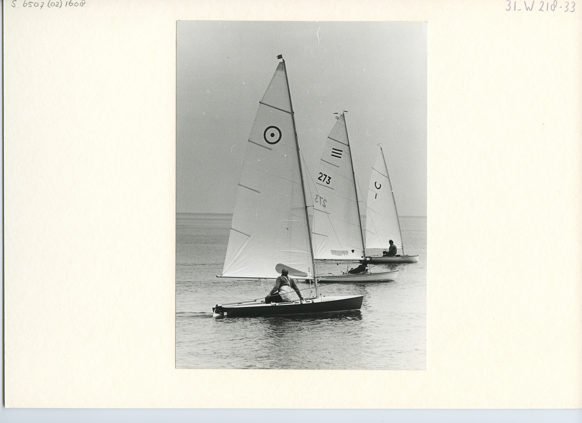 S.6507(02)1608.01; Zwart-wit foto van een proefwedstrijd voor de instelling van een nieuwe internationale eenmans-wedstrijdklasse, 1968; foto