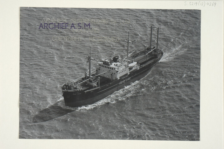 S.5219(12)0269; Luchtfotos van de proeftocht van het Noord-Ierse (Laker) vrachtschip [...]; fotoreportage
