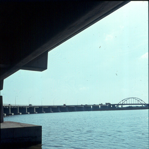 S.9100(1364); Dia brug over het Amsterdam-Rijnkanaal; diapositief
