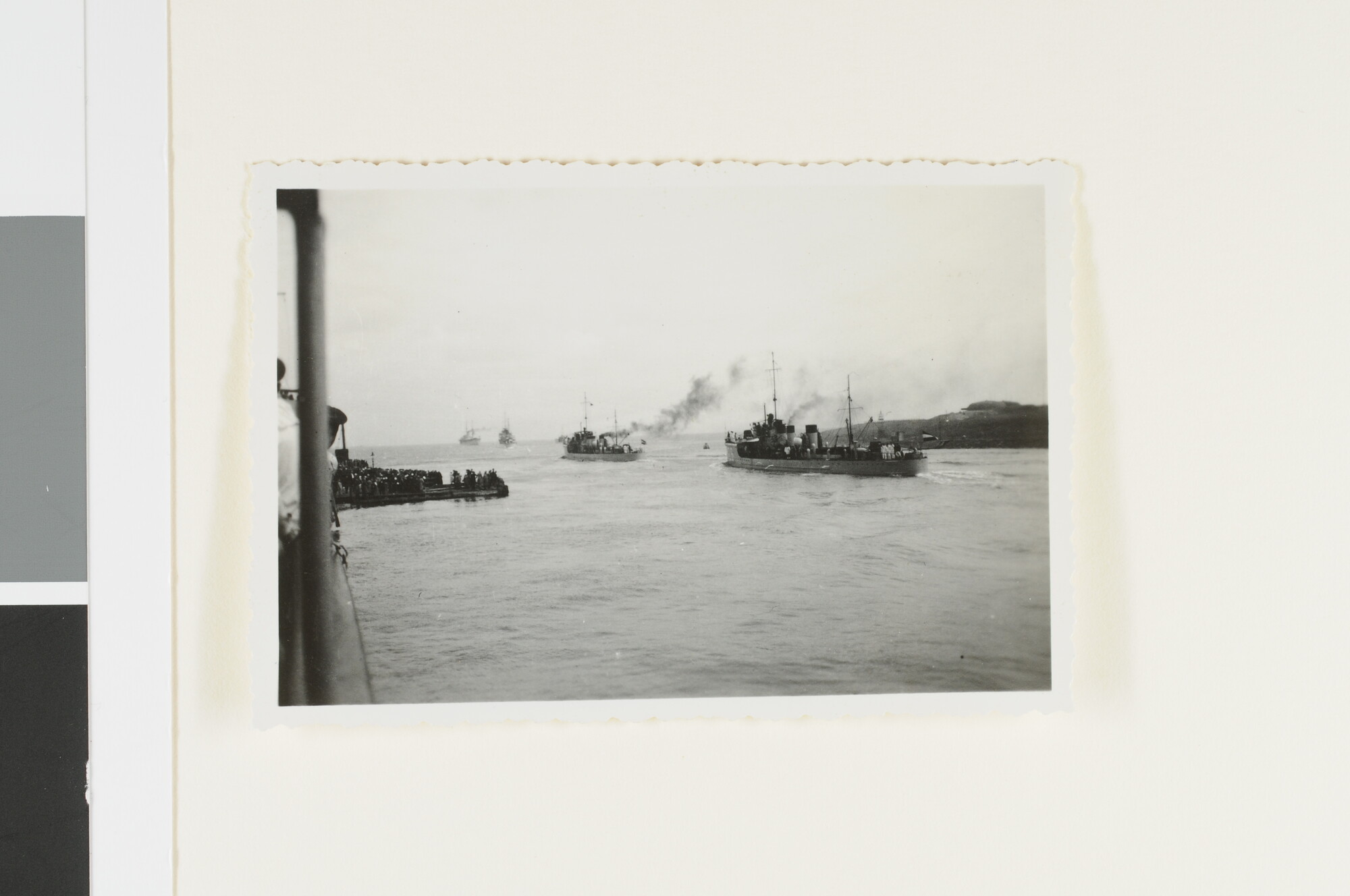 A.2867(01)095; Het oefeneskader, bestaande uit het pantserschip Hr.Ms. 'Hertog Hendrik', de; foto