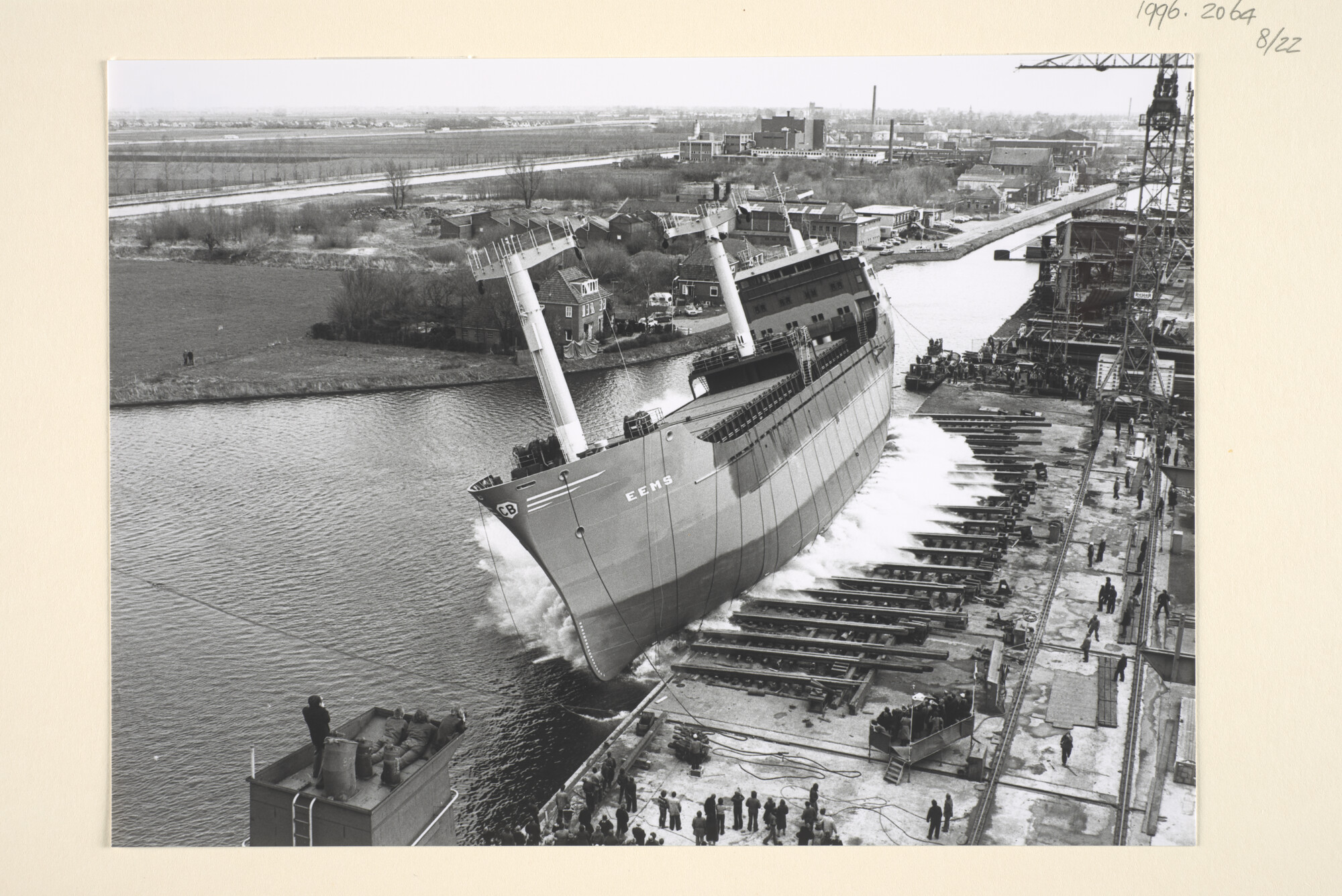 1996.2064; Foto's van de tewaterlating van de coaster ms. 'Eems' van C. Bos te Schiedam; fotoreportage