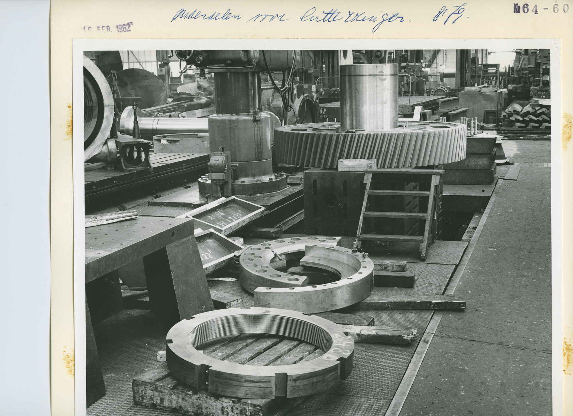 S.5444(3837)05; Onderdelen voor een cutterzuiger; foto