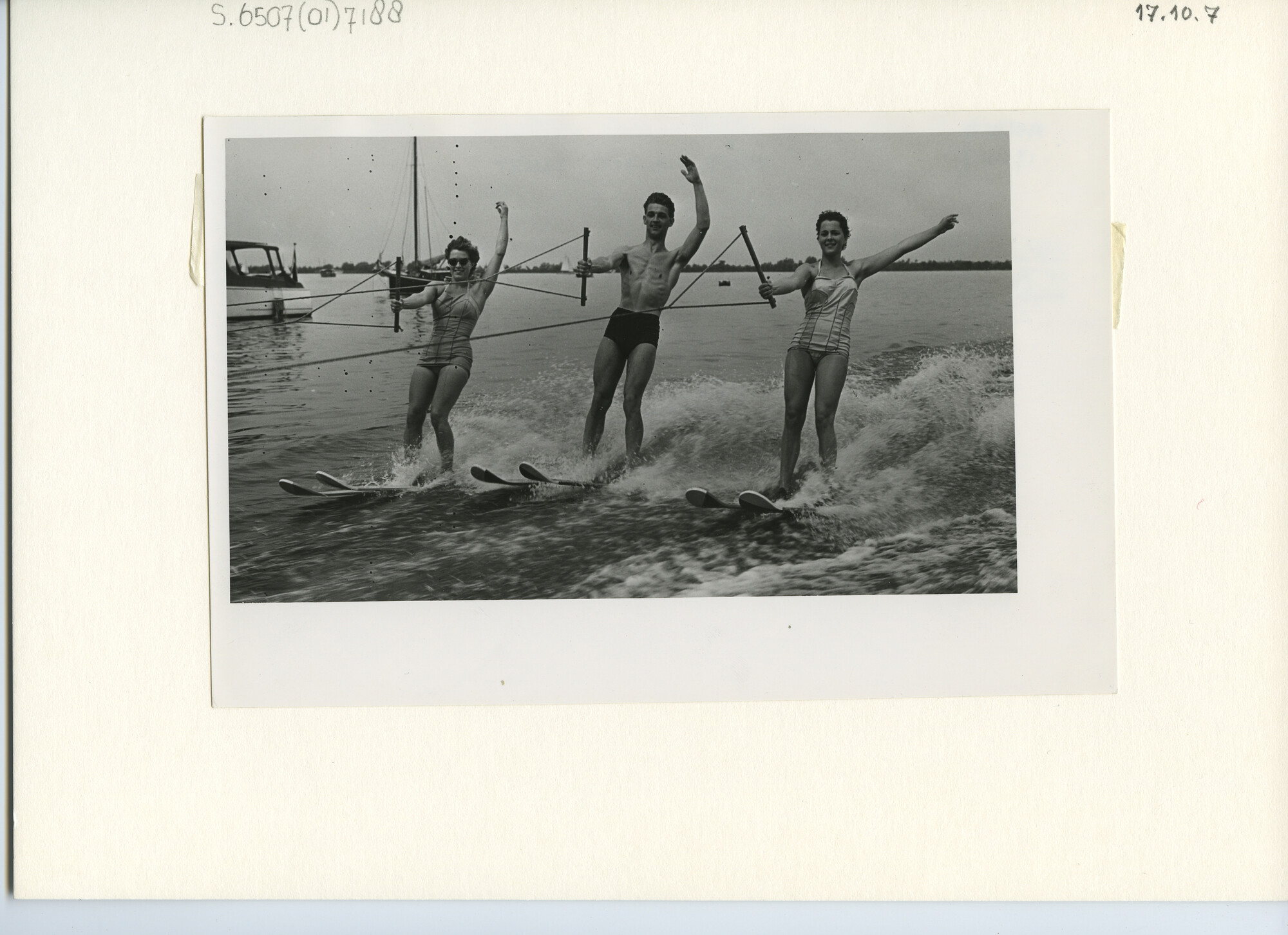 S.6507(01)7188; Foto van waterskiërs op Braassemermeer; foto