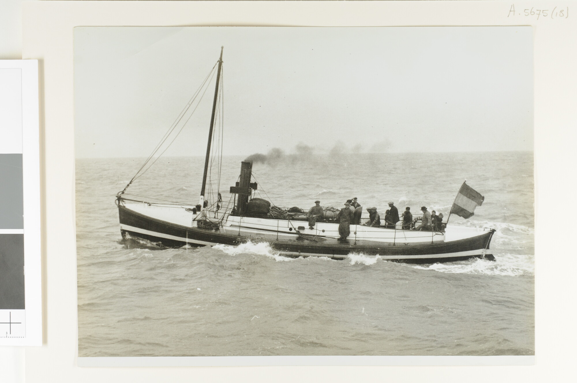 A.5675(18); De stoomreddingboot 'President van Heel' van de ZHRMS van het station Hoek van Holland; foto