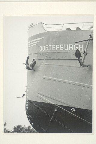 S.5219(12)0082; Foto's van de doop en de tewaterlating van de kustvaarder ms. 'Oosterburgh' van Wm; fotoreportage