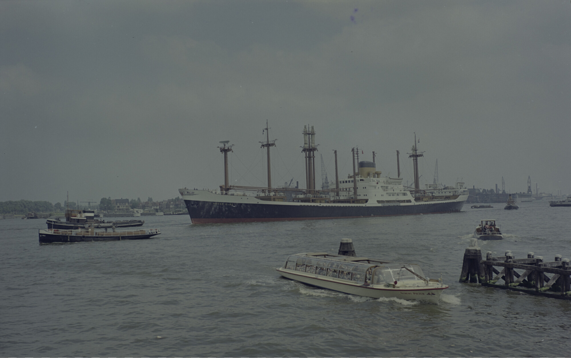 2015.1569; Negatief van ms. Neder Elbe op het IJ; negatief