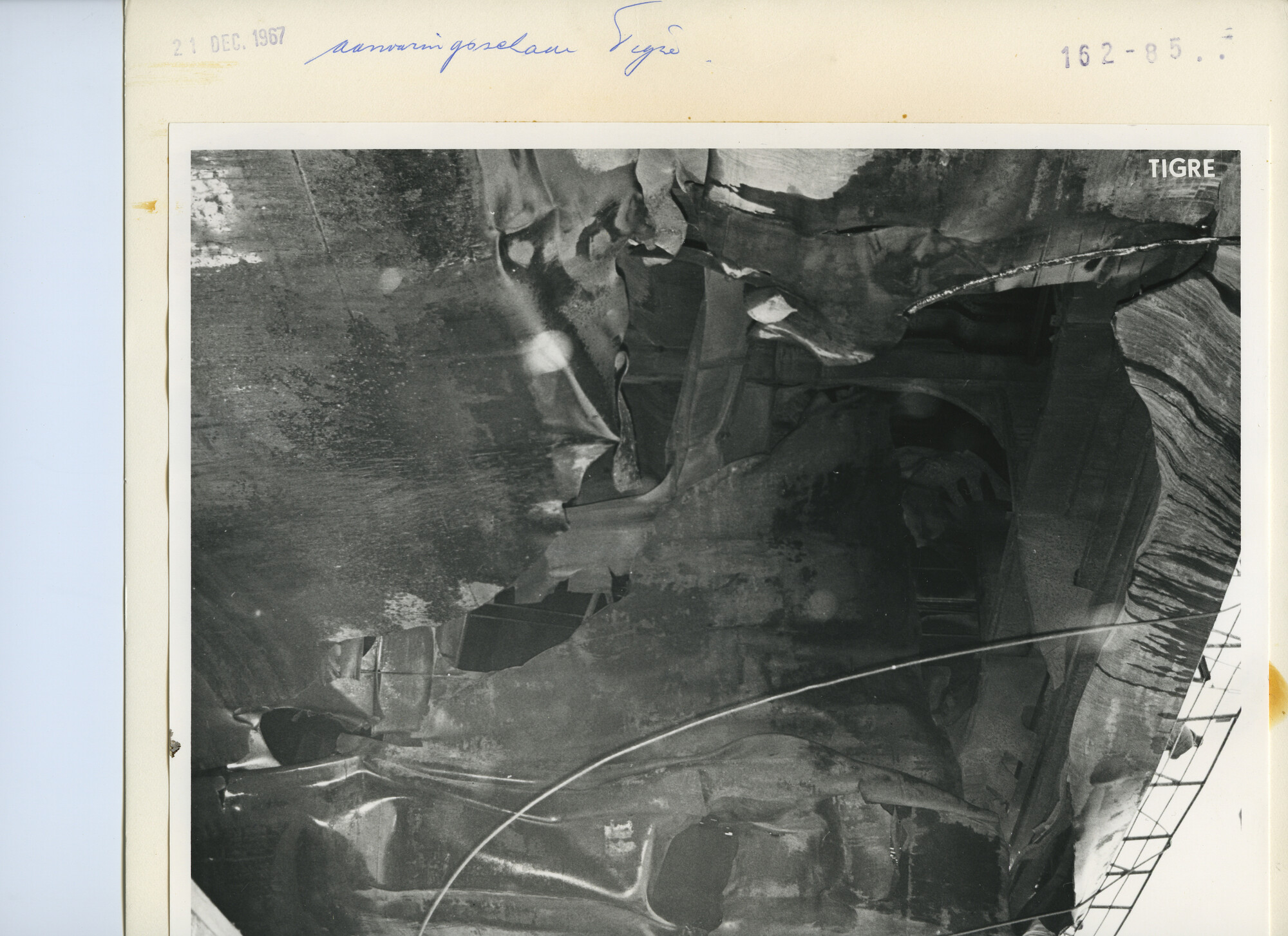 S.5444(4828)5; Foto van de aanvaringsschade aan de Tigre; foto