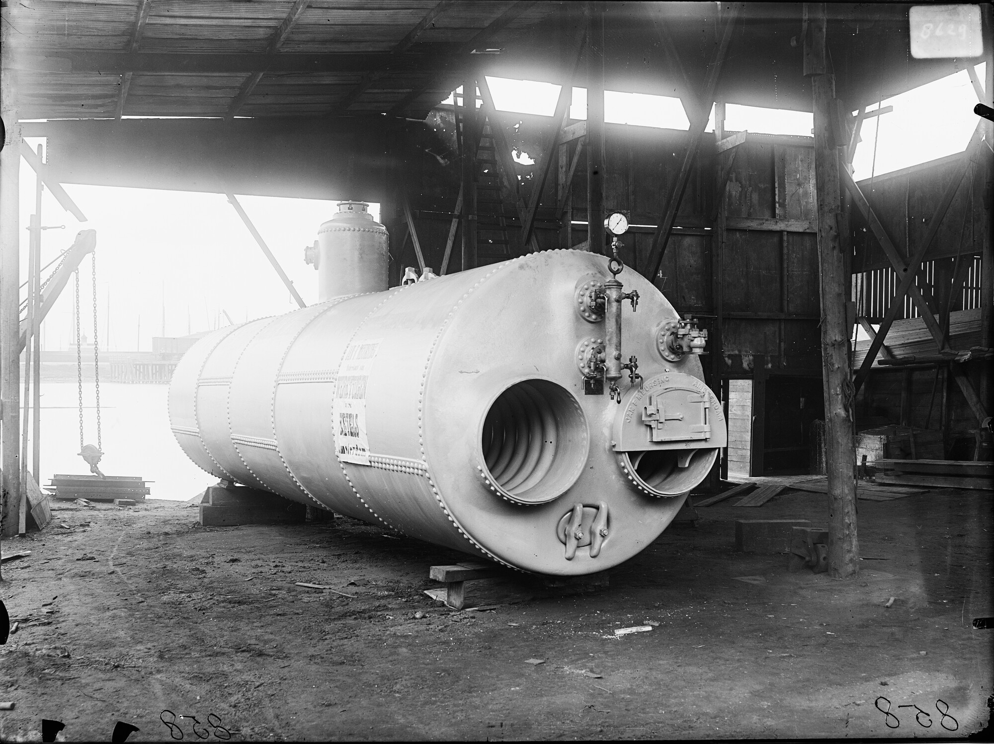 S.1156(06)299-1; Glasnegatief van een landketel voor de Katoenfabriek te Hengelo; negatief