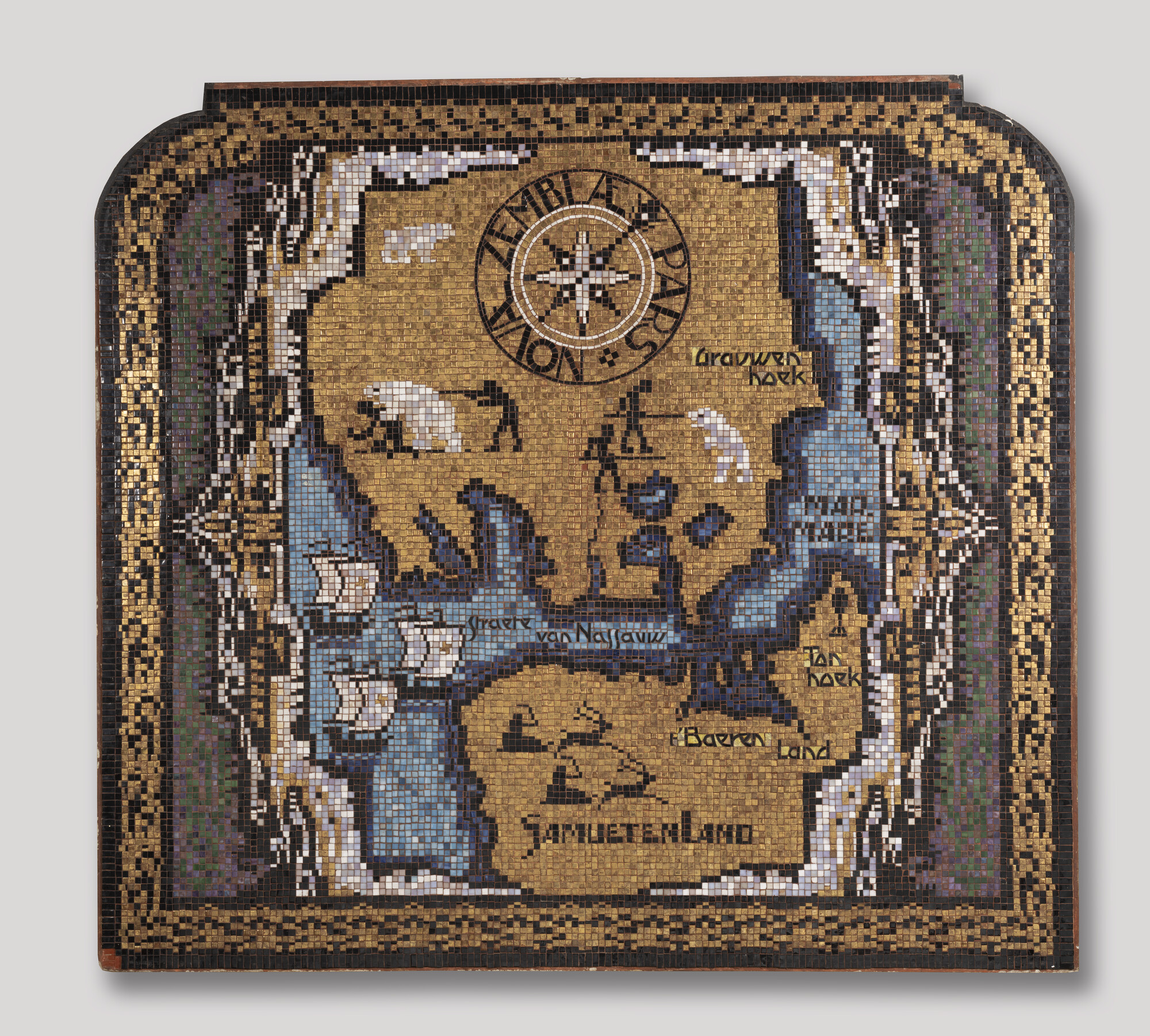 S.7673(1); Een tegeltableau van een kaart van Nova Zembla; tegeltableau