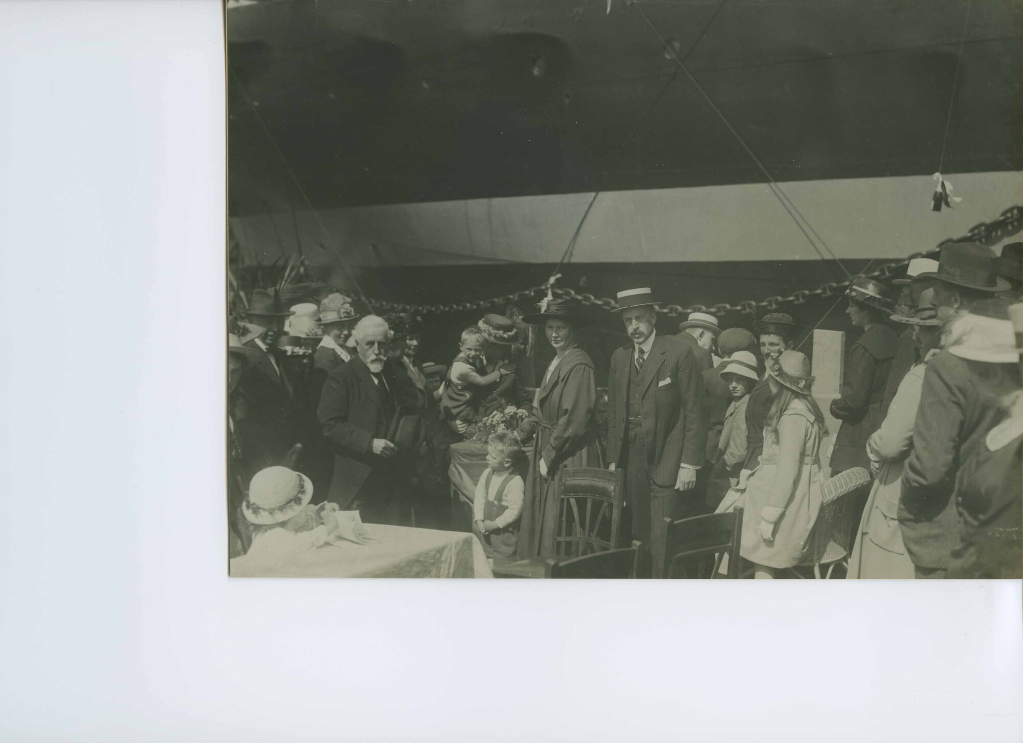 S.5444(0493)03; Foto van de tewaterlating van het passagiersschip ss. Van Rensselaer ; foto