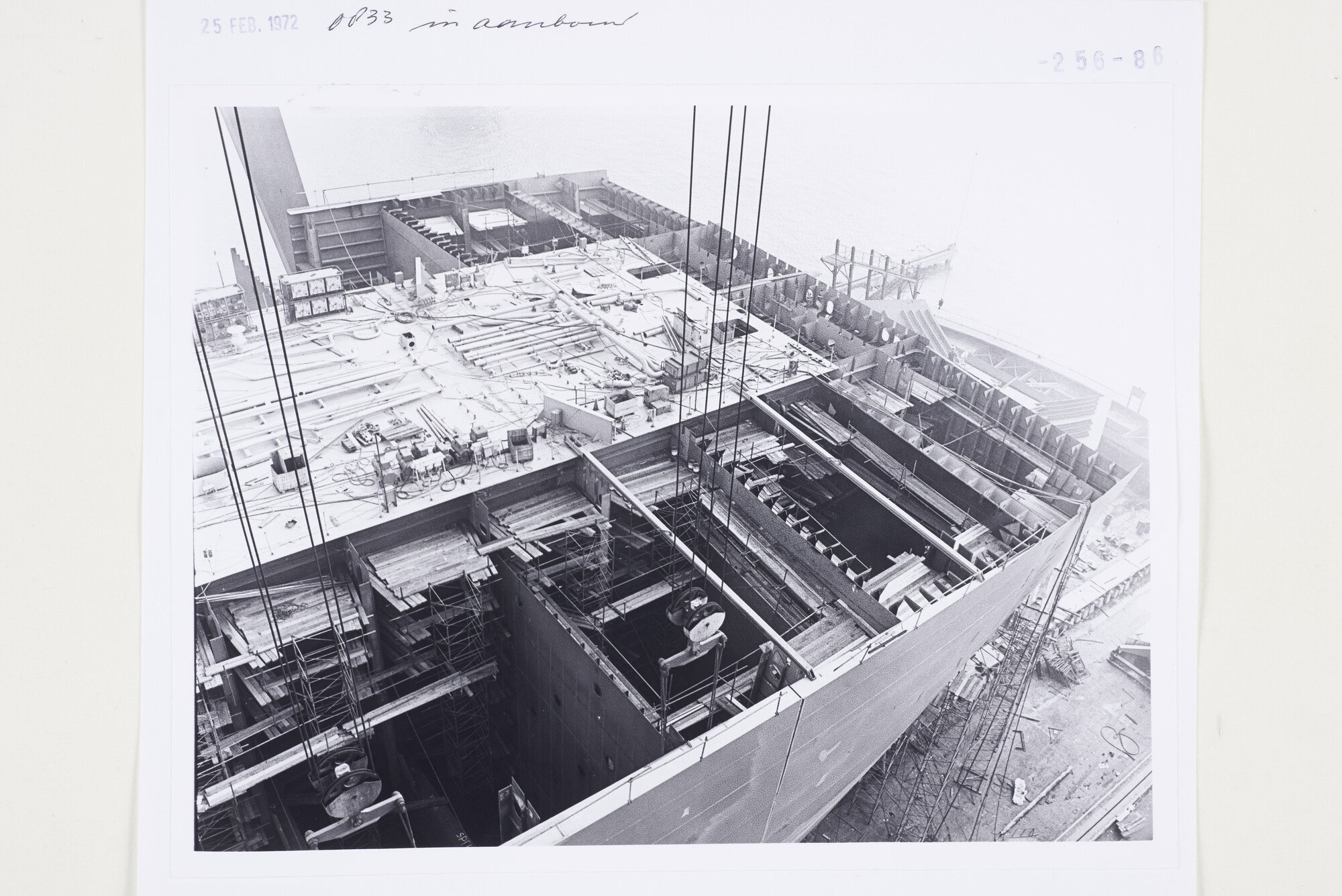 S.5444(5332)08; Foto van de bouw het achterschip van de mammoettanker Texaco Panama op helling II/III van de NDSM; foto