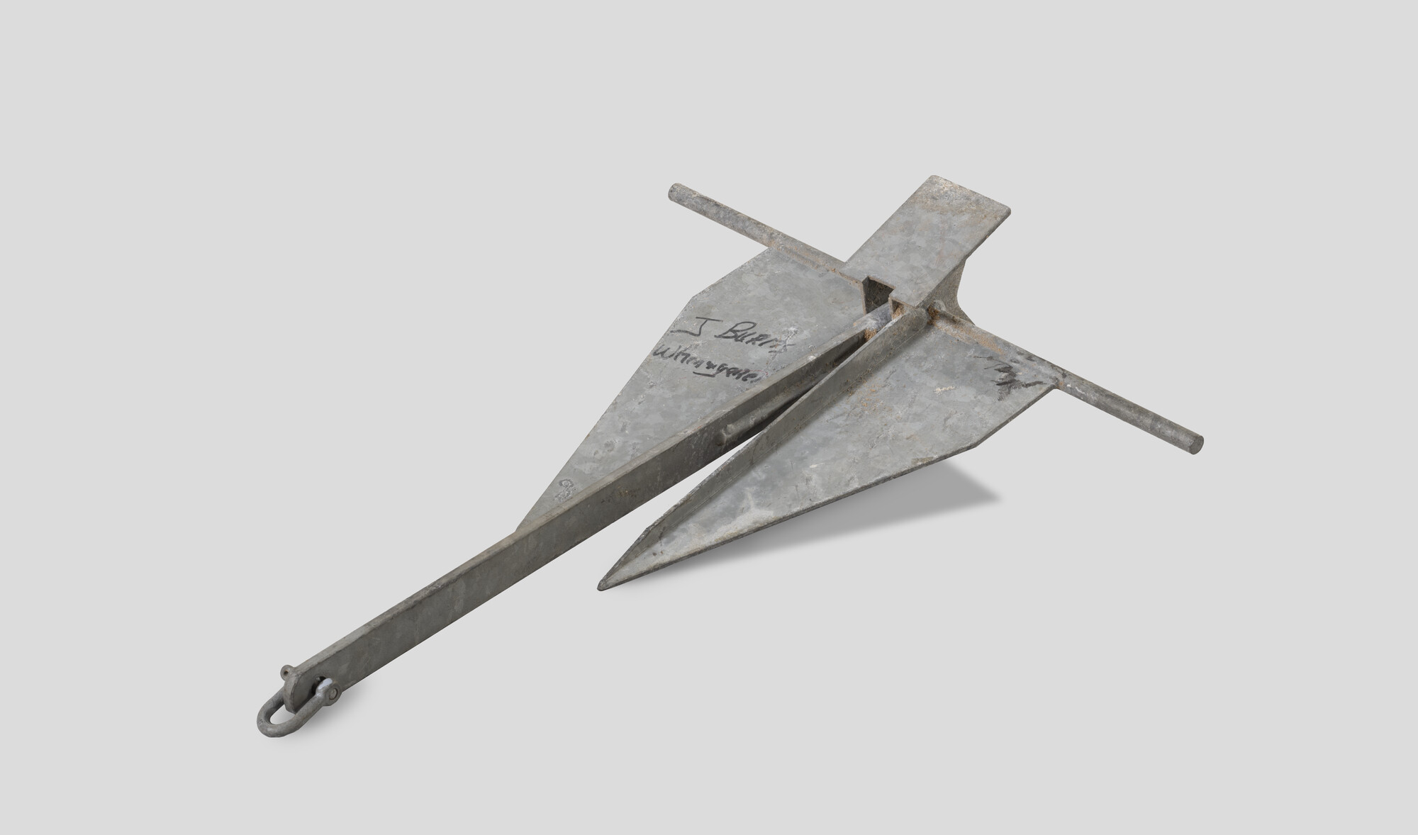 2019.1053-037; Anker, type Danforth 12kg, onderdeel van de uitrusting gebruikt door Herman Jansen tijdens zijn zeilreizen met de Sounion; anker (scheepsuitrusting)