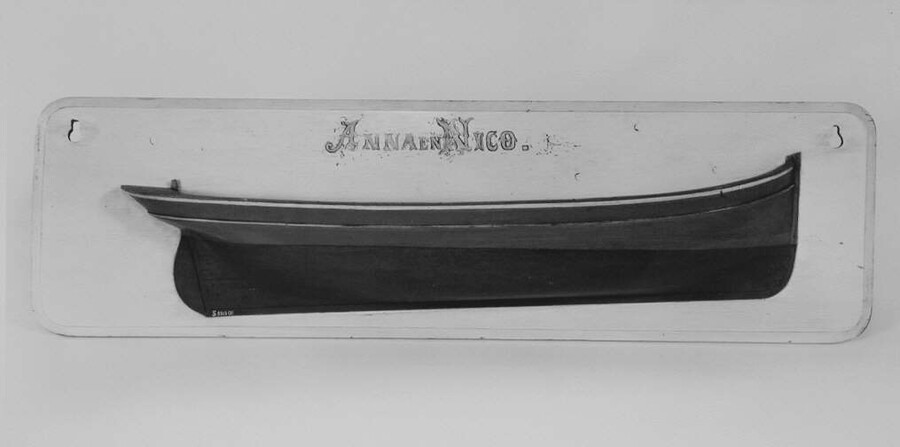S.5512(02); Halfmodel van de zeillogger Anna en Nico; scheepsmodel