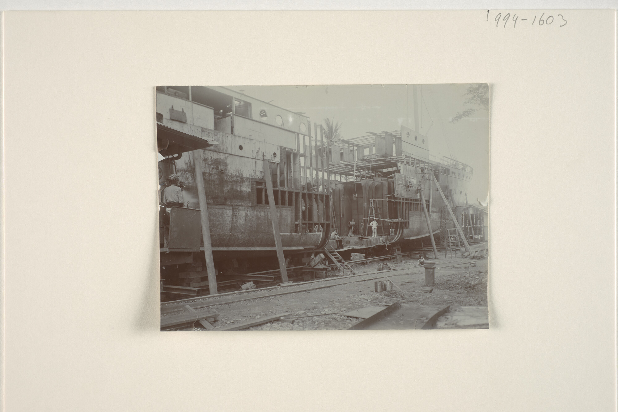 1994.1603; De reparatie door de Nederlandsche Scheepsbouw Maatschappij van de middensectie van het ss. 'Pahud' [...]; fotoreportage