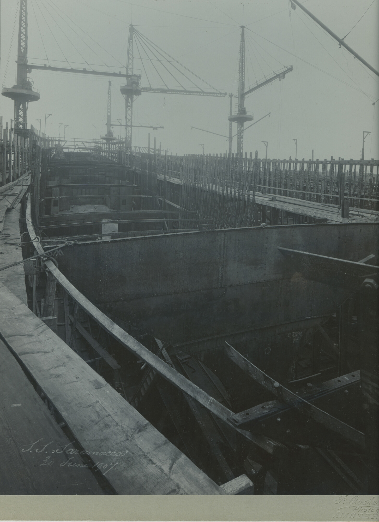 S.5444(0217); Het fruitschip ss. Saramacca in aanbouw door de NSM; foto