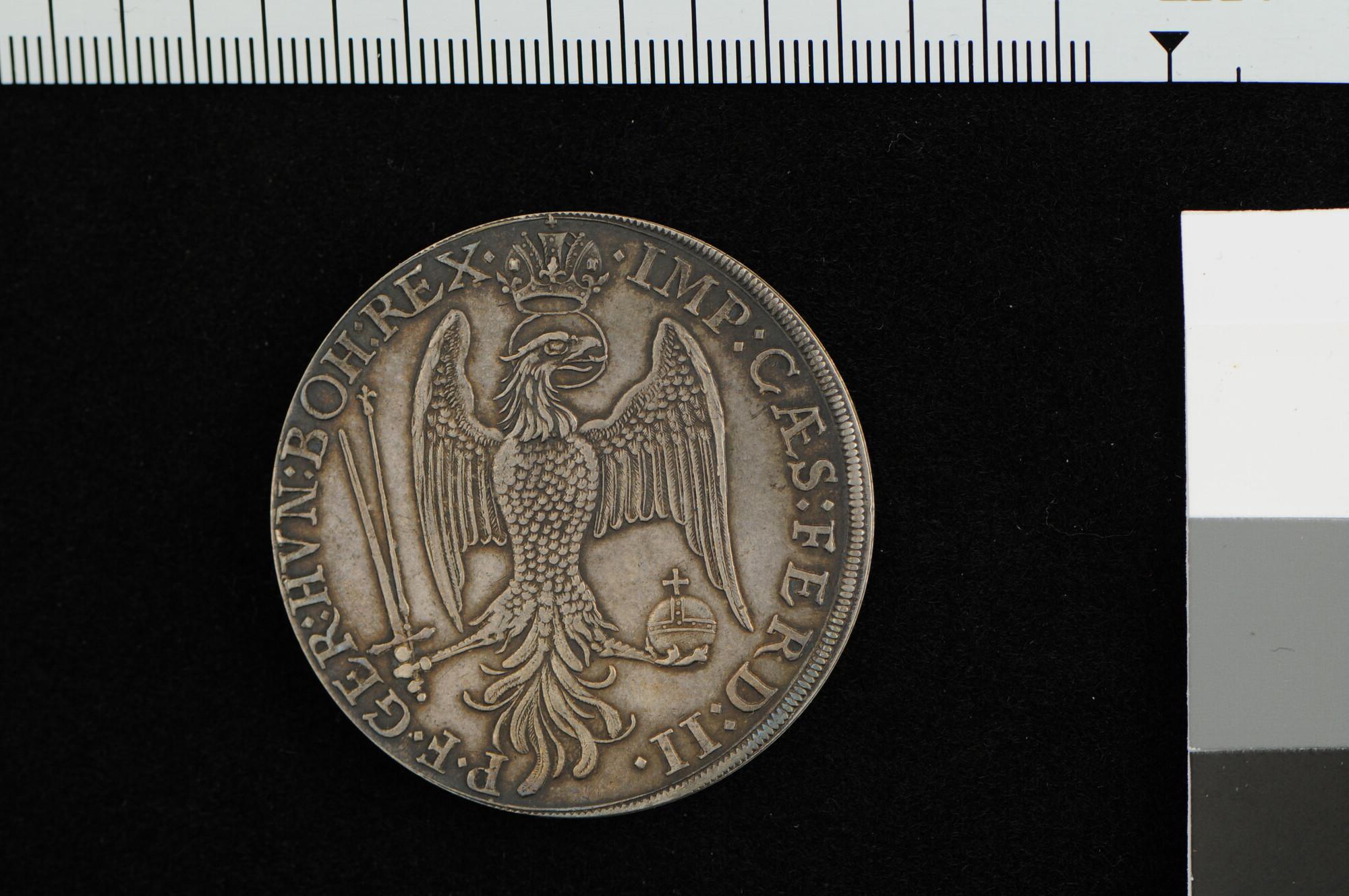 A.4938; Doosje, vervaardigd uit een zilveren munt, met daarin een portret van Isaac Sweers; munt