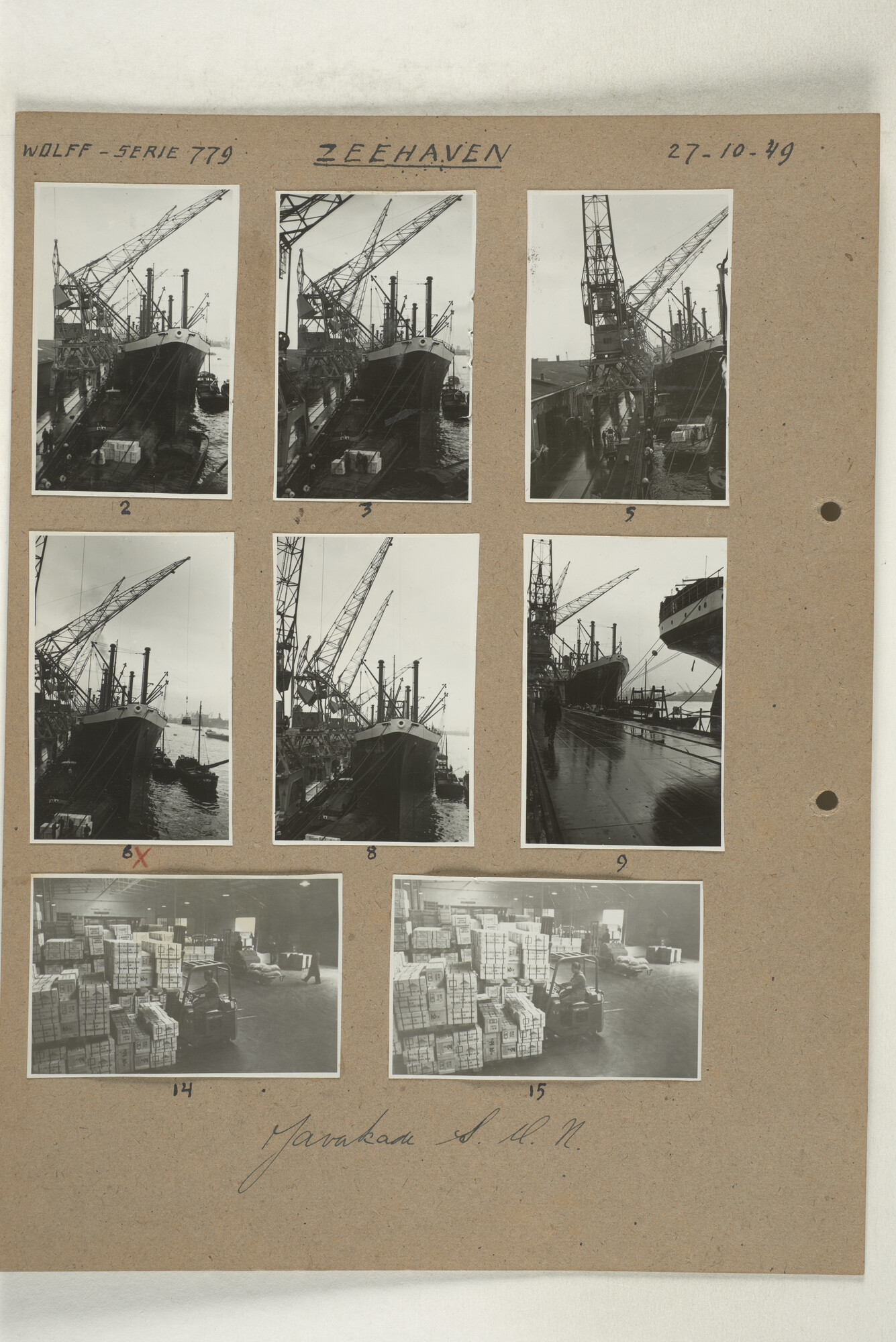 1998.2181; Omslag met een grote hoeveelheid proef foto's gemaakt in opdracht van de Gemeente Handelsinrichtingen en de Vereniging "de Amsterdamsche Haven" te Amsterdam.; omslag