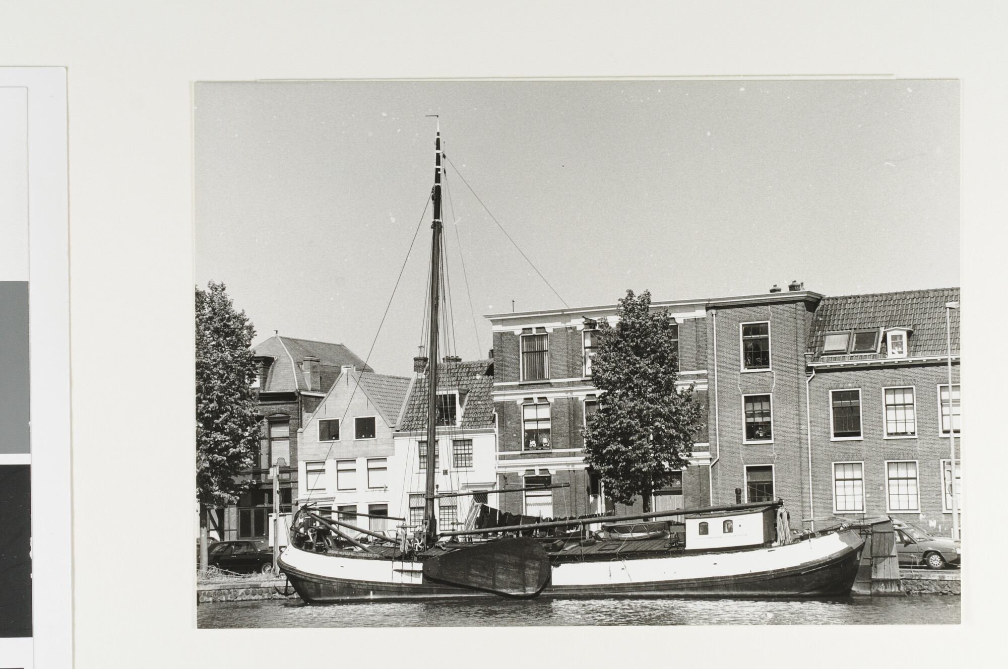 1992.1465; De tjalk 'Hoop op Zegen' te Haarlem; foto