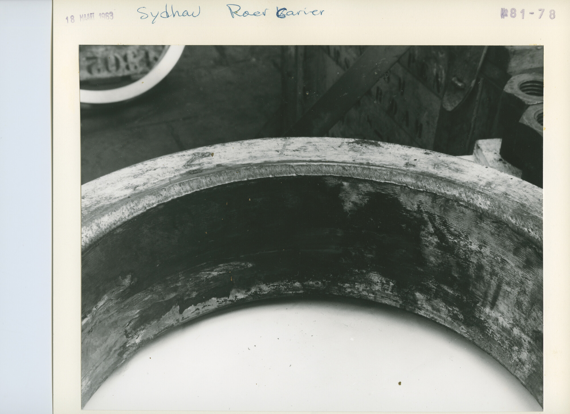 S.5444(4054)06; Foto van afgedraaide roerkoning en roerdrager van de Sydhav; foto