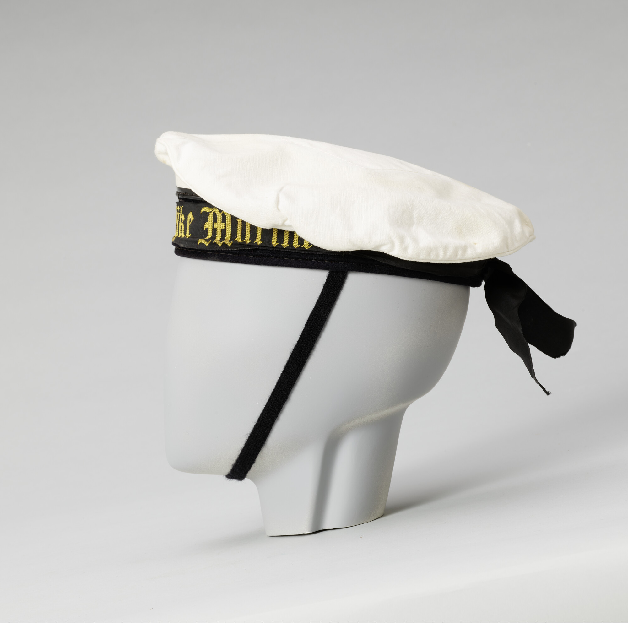 1992.0288; Witte matrozenpet van de Koninklijke Marine; uniform