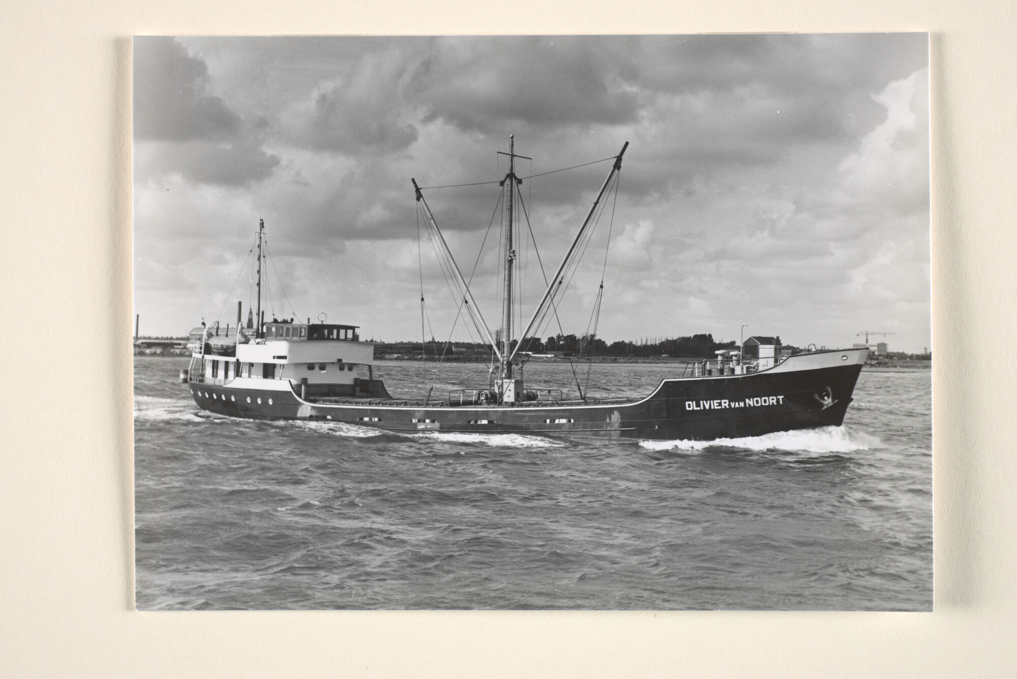 1996.2362; De coaster ms. Olivier van Noort van H. Liberg uit Rotterdam; foto