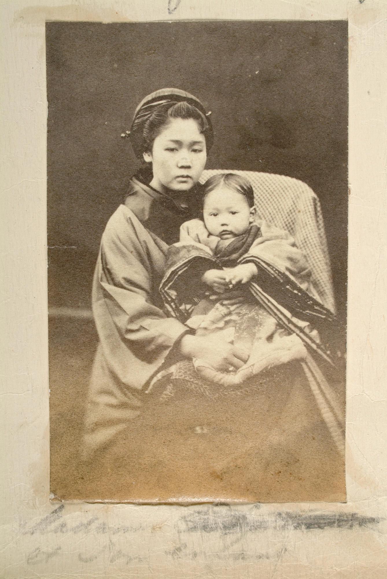 S.3628(02); Album nr. 1 uit een serie van drie van de Nederlandse consul in Japan Dirk de Graeff van Polsbroek; fotoalbum